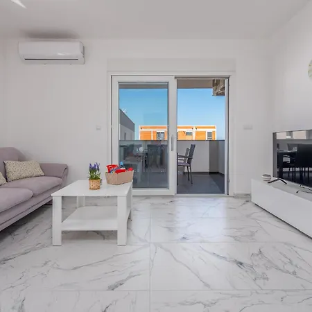 2 Bedroom Amazing In * Povljana