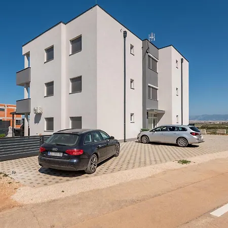 דירה 2 Bedroom Amazing In פובליאנה