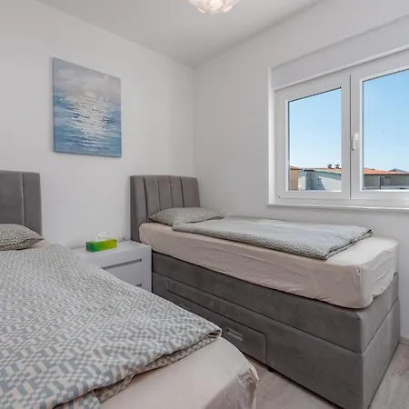 Lägenhet 2 Bedroom Amazing In Povljana