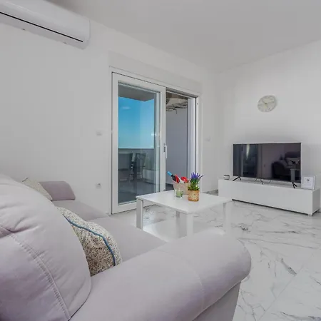 2 Bedroom Amazing In Povljana
