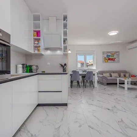 2 Bedroom Amazing In Povljana