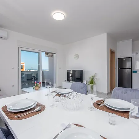 2 Bedroom Amazing In Lejlighed Povljana